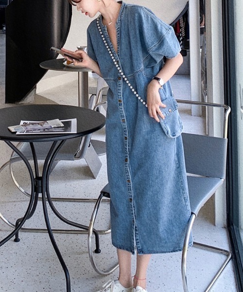 AMAJI（アマジ）の「デニムロングワンピース　ストレートシルエット（ワンピース・レディース・ライトブルー/ブルー・SMALL/MEDIUM/LARGE/X-LARGE）」の3枚目の写真