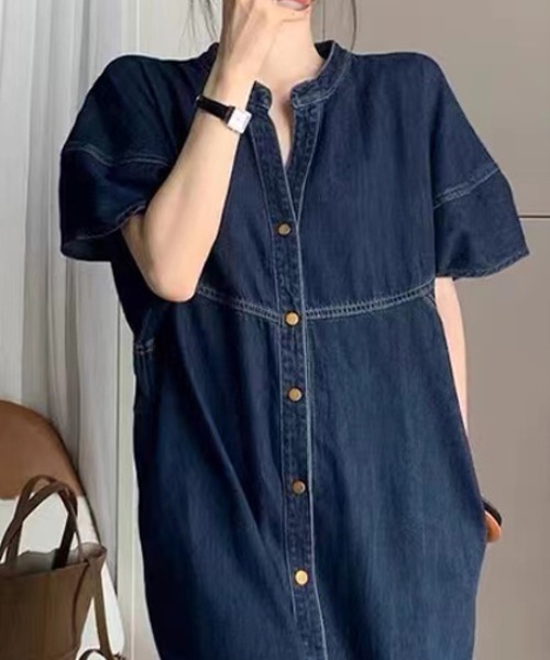AMAJI（アマジ）の「デニムロングワンピース　ストレートシルエット（ワンピース・レディース・ライトブルー/ブルー・SMALL/MEDIUM/LARGE/X-LARGE）」の5枚目の写真