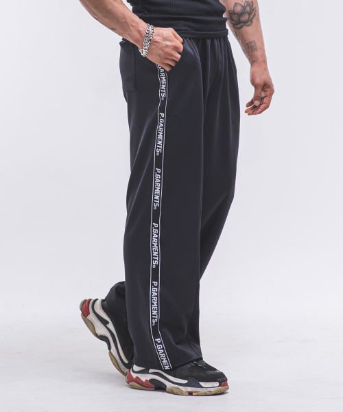 PHYSICAL GARMENTS（フィジカルガーメンツ）の「P2454 レタリングラインジャージパンツ [ブラック]（スウェットパンツ・メンズ・その他・SMALL/MEDIUM/LARGE/X-LARGE/XX-LARGE）」の2枚目の写真