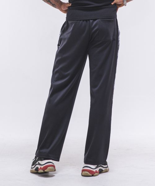 PHYSICAL GARMENTS（フィジカルガーメンツ）の「P2454 レタリングラインジャージパンツ [ブラック]（スウェットパンツ・メンズ・その他・SMALL/MEDIUM/LARGE/X-LARGE/XX-LARGE）」の4枚目の写真