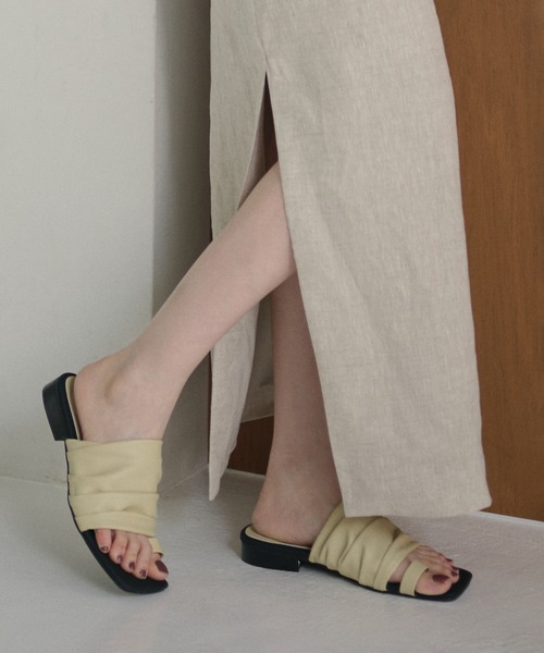 LAULEN(ローレン)の「soft gather square toe thong sandals /ソフトギャザースクエアトゥトングサンダル(サンダル・レディース・アイボリー/ライトグリーン/ブラック・23cm/24cm/24.5cm)」の3枚目の写真