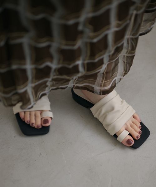 LAULEN(ローレン)の「soft gather square toe thong sandals /ソフトギャザースクエアトゥトングサンダル(サンダル・レディース・アイボリー/ライトグリーン/ブラック・23cm/24cm/24.5cm)」の16枚目の写真