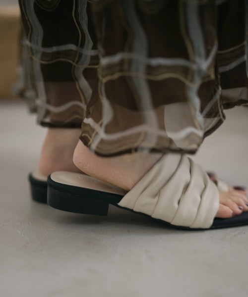 LAULEN(ローレン)の「soft gather square toe thong sandals /ソフトギャザースクエアトゥトングサンダル(サンダル・レディース・アイボリー/ライトグリーン/ブラック・23cm/24cm/24.5cm)」の18枚目の写真