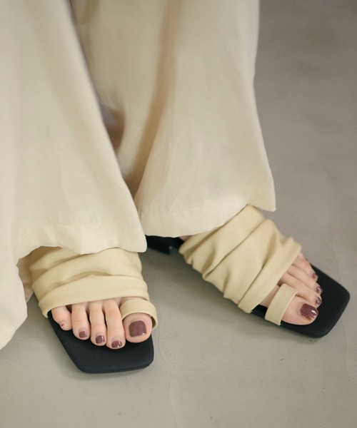 LAULEN(ローレン)の「soft gather square toe thong sandals /ソフトギャザースクエアトゥトングサンダル(サンダル・レディース・アイボリー/ライトグリーン/ブラック・23cm/24cm/24.5cm)」の8枚目の写真