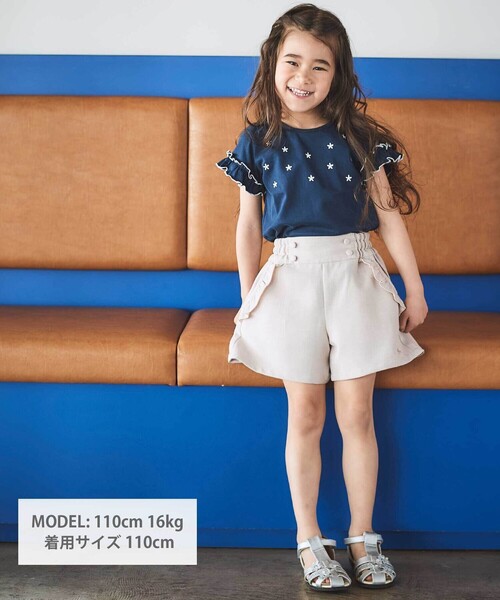 BeBe(ベベ)の「フラワーシャワー刺しゅうフリル天竺半袖Tシャツ(90~150cm)(Tシャツ/カットソー・キッズ・グリーン/ネイビー・140cm/130cm/110cm/150cm/120cm)」の3枚目の写真