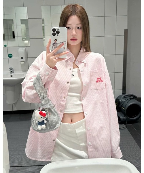 CHEER（チアー）の「モコモコ刺繍入り 爽やかストライプ ビッグシャツ（シャツ/ブラウス・レディース・ピンク/ブルー/イエロー・FREE）」の4枚目の写真