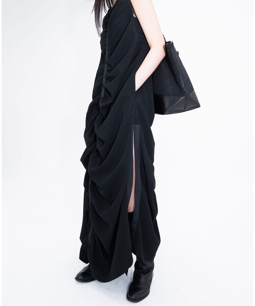 Bshop（ビショップ）の「eunoia｜シャーリング ロングワンピース WOMEN（ワンピース・レディース・ブラック・ONE）」の8枚目の写真