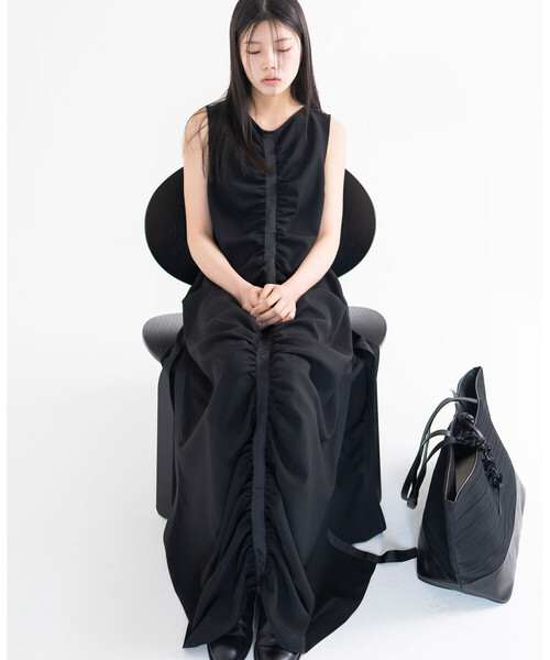 Bshop（ビショップ）の「eunoia｜シャーリング ロングワンピース WOMEN（ワンピース・レディース・ブラック・ONE）」の9枚目の写真