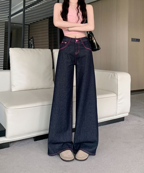 LUCPY(ラクピー)の「配色ステッチワイドデニムパンツ(デニムパンツ・レディース・ネイビー・LARGE/MEDIUM/X-LARGE/XX-LARGE)」の2枚目の写真
