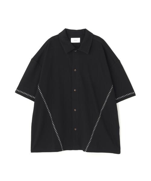 Chica(チカ)の「chica/チカ/カルゼラダーステッチ s/s オープンシャツ(シャツ/ブラウス・レディース・ブラック/ホワイト系2・2/1)」の1枚目の写真