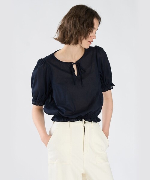 To b. by agnes b.（トゥービーバイアニエスベー）の「コットン シフォン パフィー 半袖 ブラウス（シャツ/ブラウス・レディース・ネイビー・40/38/36）」の4枚目の写真