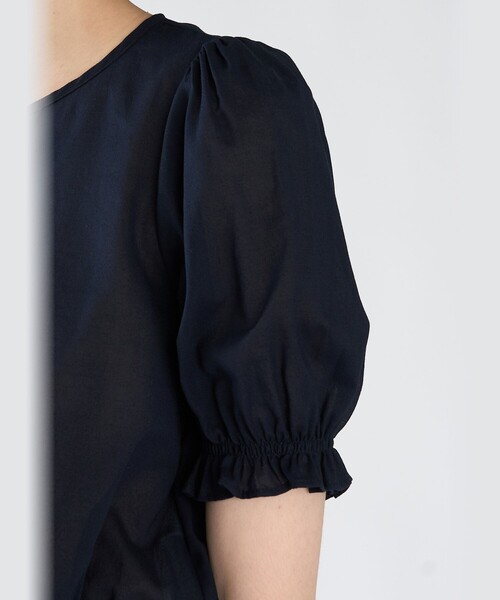 To b. by agnes b.（トゥービーバイアニエスベー）の「コットン シフォン パフィー 半袖 ブラウス（シャツ/ブラウス・レディース・ネイビー・40/38/36）」の10枚目の写真