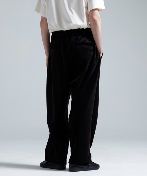 Y-3（ワイスリー）の「Y-3 VELVET CORDUROY TRACK PANTS（その他パンツ・メンズ・ブラック・MEDIUM/LARGE/X-SMALL/SMALL/X-LARGE）」の2枚目の写真