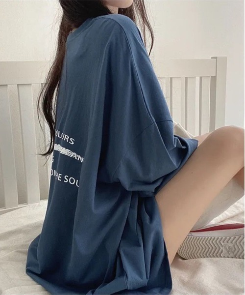 Lips(リップス)の「存在感のあるバックプリントが映える!こなれ感たっぷりのオーバーサイズTシャツ(Tシャツ/カットソー・レディース・ホワイト/ネイビー/ダークグレー/ブラック・FREE)」の4枚目の写真