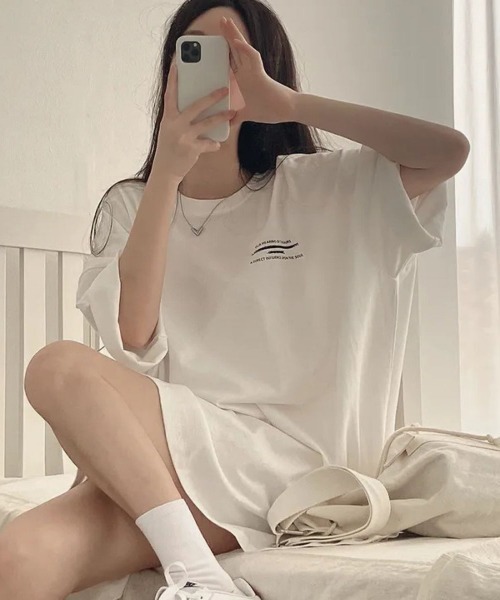 Lips(リップス)の「存在感のあるバックプリントが映える!こなれ感たっぷりのオーバーサイズTシャツ(Tシャツ/カットソー・レディース・ホワイト/ネイビー/ダークグレー/ブラック・FREE)」の11枚目の写真