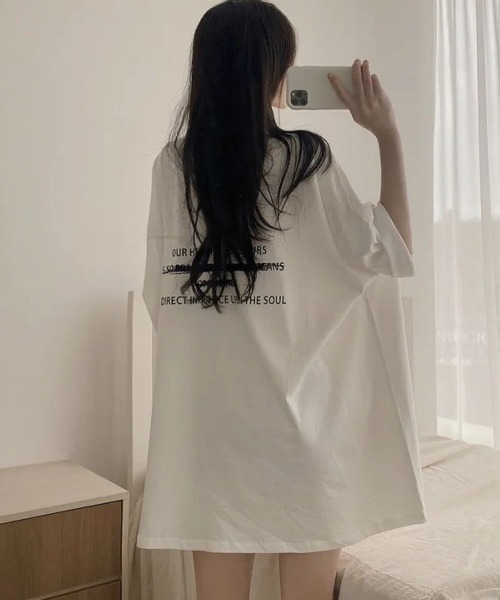 Lips(リップス)の「存在感のあるバックプリントが映える!こなれ感たっぷりのオーバーサイズTシャツ(Tシャツ/カットソー・レディース・ホワイト/ネイビー/ダークグレー/ブラック・FREE)」の9枚目の写真