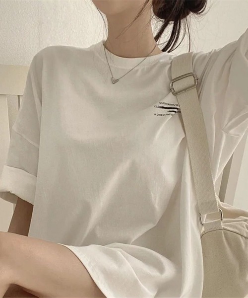 Lips(リップス)の「存在感のあるバックプリントが映える!こなれ感たっぷりのオーバーサイズTシャツ(Tシャツ/カットソー・レディース・ホワイト/ネイビー/ダークグレー/ブラック・FREE)」の8枚目の写真