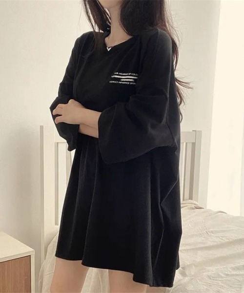 Lips(リップス)の「存在感のあるバックプリントが映える!こなれ感たっぷりのオーバーサイズTシャツ(Tシャツ/カットソー・レディース・ホワイト/ネイビー/ダークグレー/ブラック・FREE)」の6枚目の写真