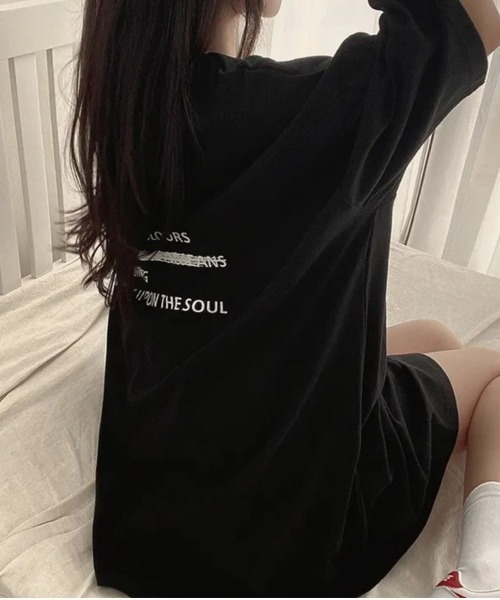 Lips(リップス)の「存在感のあるバックプリントが映える!こなれ感たっぷりのオーバーサイズTシャツ(Tシャツ/カットソー・レディース・ホワイト/ネイビー/ダークグレー/ブラック・FREE)」の5枚目の写真