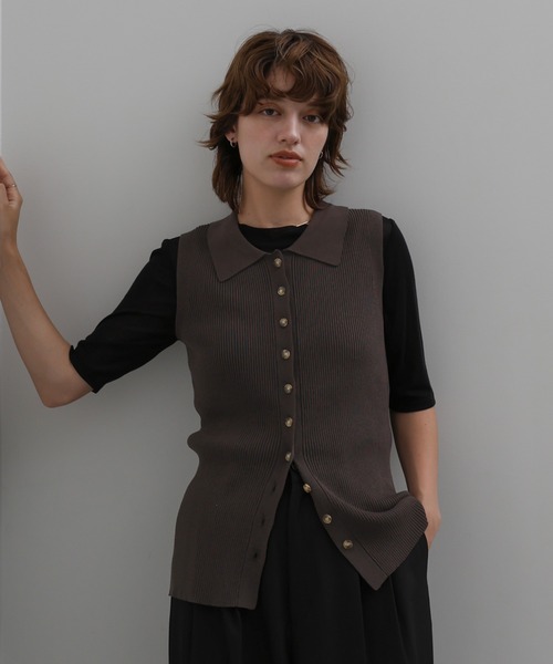 select MOCA(セレクトモカ)の「フロントボタンノースリーブポロニット(ニット/セーター・レディース・ブラック/ブラウン・FREE)」の2枚目の写真
