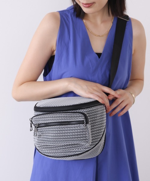 Bou Jeloud(ブージュルード)の「メッシュボディバック(ショルダーバッグ・レディース・ブラック/グレー・ONESIZE)」の1枚目の写真