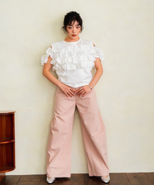 INOIE（イノイエ）の「［INOIE］ラッフルレイヤード オープンショルダーカットソー（Tシャツ/カットソー・レディース・ホワイト/ブラック/グレー・FREE）」の5枚目の写真
