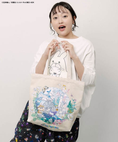 ScoLar(スカラー)の「462022:クレヨンしんちゃん×ScoLar 不思議な夏の花柄バッグ(トートバッグ・レディース・ブラック/アイボリー・FREE)」の6枚目の写真