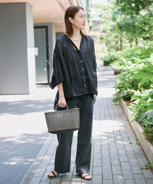 SLOBE IENA(スローブイエナ)の「《追加3》ラミースキッパーシャツ(シャツ/ブラウス・レディース・ホワイト/サックスブルー/ブラック・FREE)」の4枚目の写真