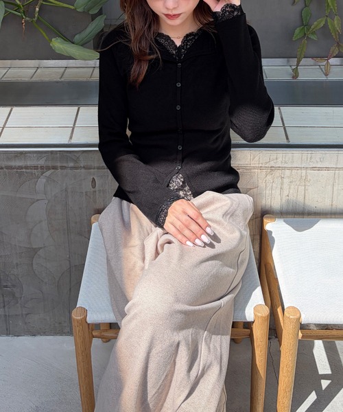junoah(ジュノア)の「レースドッキングニットトップス(ニット/セーター・レディース・アイボリー/チャコール/ブラック・LARGE/MEDIUM)」の8枚目の写真