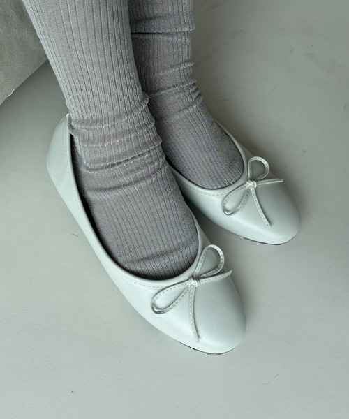 FUULLY STUDIO(フーリィーステューディオ)の「ラウンドトゥリボンバレエシューズ(バレエシューズ・レディース・ライトグレー/ブラック・SMALL/MEDIUM/LARGE)」の18枚目の写真