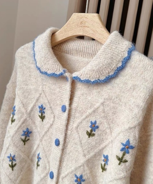 SHEPP(シープ)の「【26年秋冬新作】フラワー刺繍 ダイヤ柄 襟付き ニットカーディガン(ニット/セーター・レディース・ブラック/アイボリー/グレー・F)」の17枚目の写真