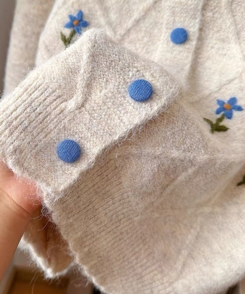 SHEPP(シープ)の「【26年秋冬新作】フラワー刺繍 ダイヤ柄 襟付き ニットカーディガン(ニット/セーター・レディース・ブラック/アイボリー/グレー・F)」の20枚目の写真