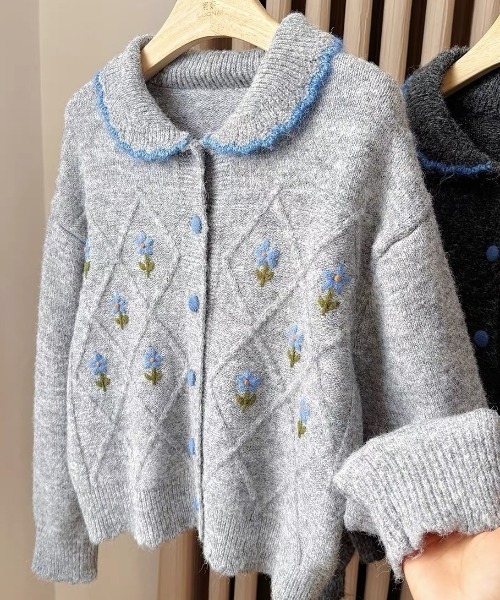 SHEPP(シープ)の「【26年秋冬新作】フラワー刺繍 ダイヤ柄 襟付き ニットカーディガン(ニット/セーター・レディース・ブラック/アイボリー/グレー・F)」の14枚目の写真