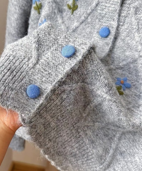 SHEPP(シープ)の「【26年秋冬新作】フラワー刺繍 ダイヤ柄 襟付き ニットカーディガン(ニット/セーター・レディース・ブラック/アイボリー/グレー・F)」の6枚目の写真