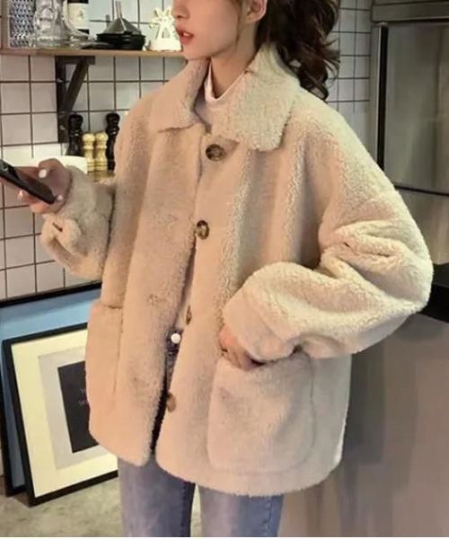 ＆soiree（アンドソワレ）の「ボア襟付きオーバージャケット（その他アウター・レディース・アイボリー・SMALL/MEDIUM/LARGE/X-LARGE）」の2枚目の写真