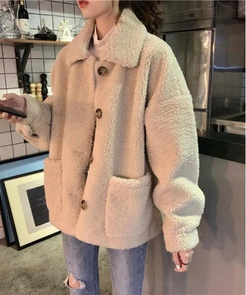 ＆soiree（アンドソワレ）の「ボア襟付きオーバージャケット（その他アウター・レディース・アイボリー・SMALL/MEDIUM/LARGE/X-LARGE）」の3枚目の写真