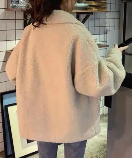 ＆soiree（アンドソワレ）の「ボア襟付きオーバージャケット（その他アウター・レディース・アイボリー・SMALL/MEDIUM/LARGE/X-LARGE）」の5枚目の写真