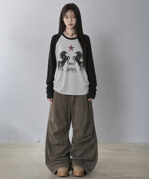 DAMISH(ダミシュ)の「ヴィンテージホースグラフィックラグランTシャツ_グレー(Tシャツ/カットソー・レディース・グレー・1/2)」の5枚目の写真