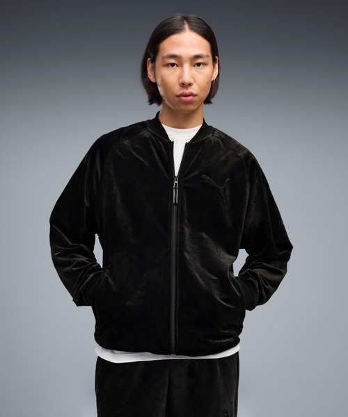 PUMA(プーマ)の「PUMA プーマ メンズ ESS エレベーテッド リラックスド ベロア トラックジャ(ジャージ・メンズ・ネイビー/ダークブラウン系/ブラック×レッド・LARGE/XX-LARGE/MEDIUM/SMALL/X-LARGE)」の2枚目の写真