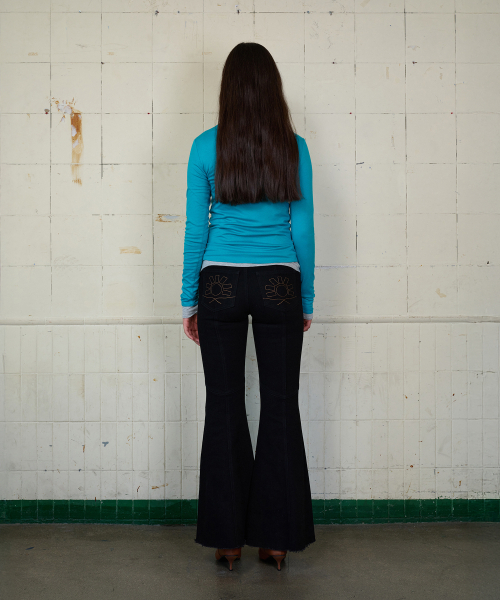 MOODBETTER（ムード ベター）の「FLARED BOOTCUT DENIM PANTS BLACK（デニムパンツ・レディース・その他・SMALL/MEDIUM）」の3枚目の写真
