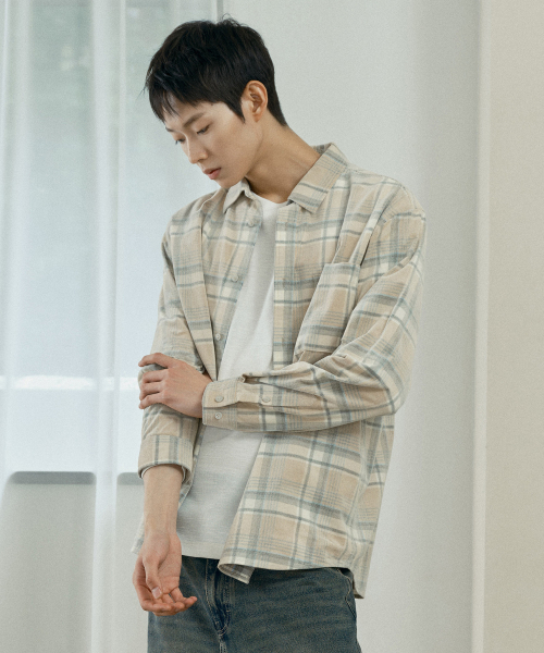 MINDBRIDGE(マインドブリッジ)の「COUTURE 40番手ベージュチェックコーデュロイオーバーサイズシャツ(シャツ/ブラウス・メンズ・ベージュ・95/105/100/110)」の2枚目の写真