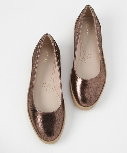 Clarks(クラークス)の「Lillia Petal / リリアペタル (コパーメタリック)(バレエシューズ・レディース・ブラウン・4/6/3/5/5.5/4.5/3.5)」の3枚目の写真