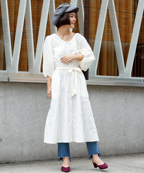 RAY CASSIN(レイカズン)の「TY ドビー袖ボリュームガウンワンピース(ワンピース・レディース・オフホワイト/ブラウン/ブラック・FREE)」の4枚目の写真