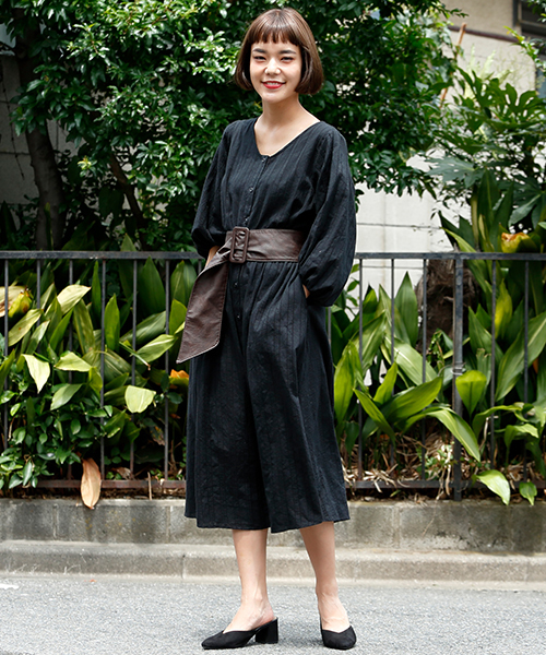 RAY CASSIN(レイカズン)の「TY ドビー袖ボリュームガウンワンピース(ワンピース・レディース・オフホワイト/ブラウン/ブラック・FREE)」の7枚目の写真