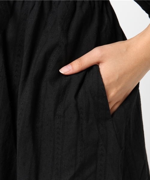 RAY CASSIN(レイカズン)の「TY ドビー袖ボリュームガウンワンピース(ワンピース・レディース・オフホワイト/ブラウン/ブラック・FREE)」の13枚目の写真