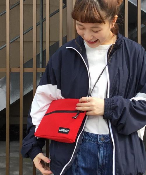 Gramicci（グラミチ）の「Gramicci(グラミチ)別注メッシュニットサコッシュバッグ（ショルダーバッグ・メンズ・ホワイト/ブラック/ネイビー/レッド・FREE）」の4枚目の写真