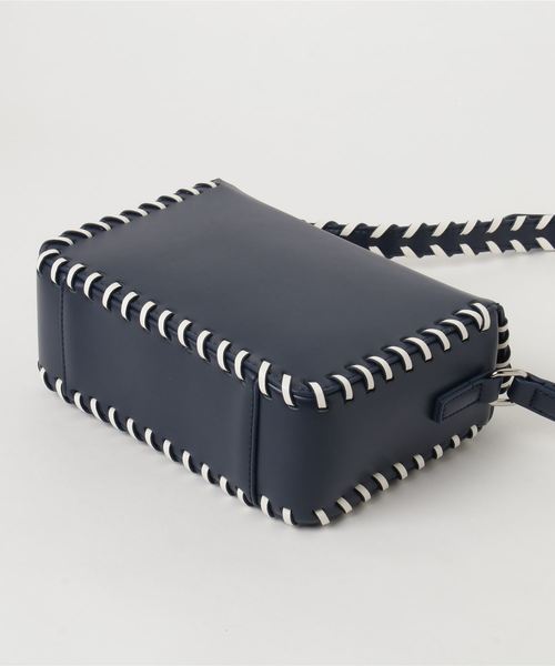 Casselini（キャセリーニ）の「【Le Vernis（ルベルニ）】かがりポシェット（ハンドバッグ・レディース・ホワイト/ネイビー・ﾌﾘ-）」の4枚目の写真