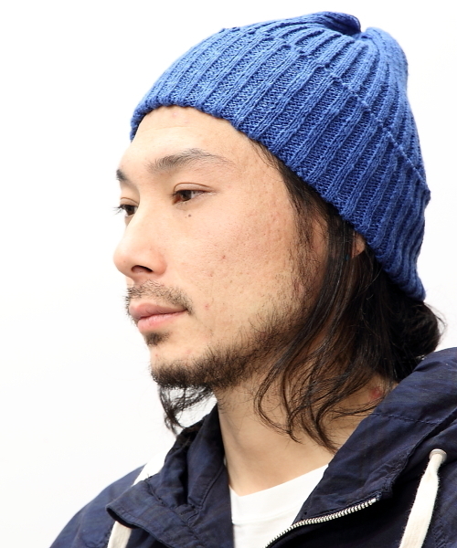 BEAMS PLUS(ビームスプラス)の「BEAMS PLUS / コットンリネンワッチキャップ(ニットキャップ/ビーニー・メンズ・オフホワイト/オリーブドラブ/ネイビー/ロイヤルブルー/イエロー/レッド・ONE SIZE)」の4枚目の写真
