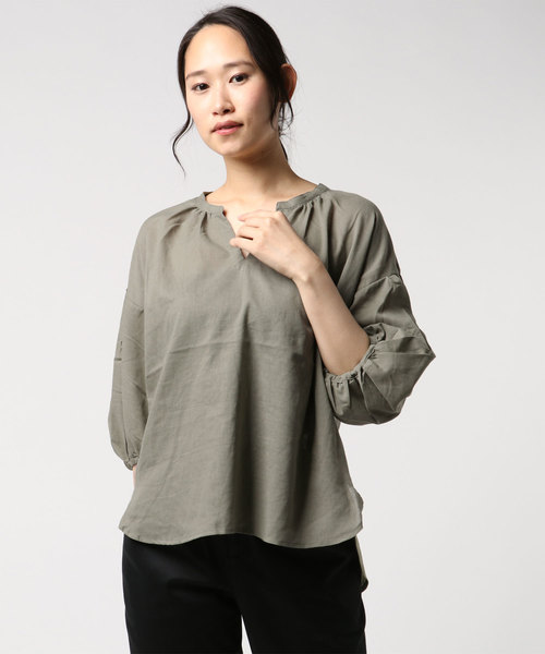 earth music&ecology（アースミュージックアンドエコロジー）の「・フレンチリネンブレンドスキッパーシャツ（シャツ/ブラウス・レディース・ベージュ/カーキ/ネイビー/その他5/ブルー系その他2/オフホワイト・FREE）」の3枚目の写真