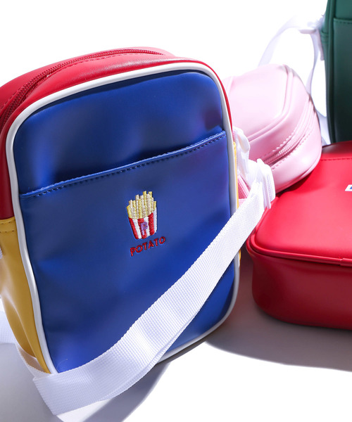 WEGO（ウィゴー）の「WEGO/ポケットボックスミニショルダーバッグ（ショルダーバッグ・レディース・シルバー/その他1/ブラック系その他/ブラック/ホワイト/レッド/ピンク/イエロー/グリーン/マルチ・FREE）」の10枚目の写真